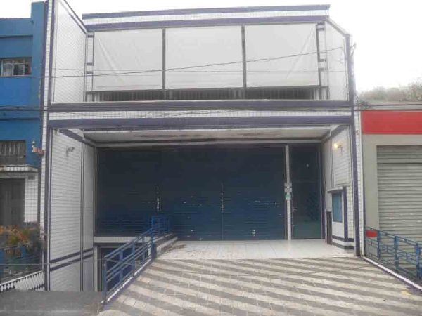 Comercial de 750m² em Limão