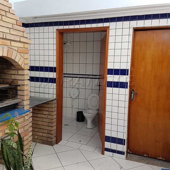 Comercial de 750m² em Limão
