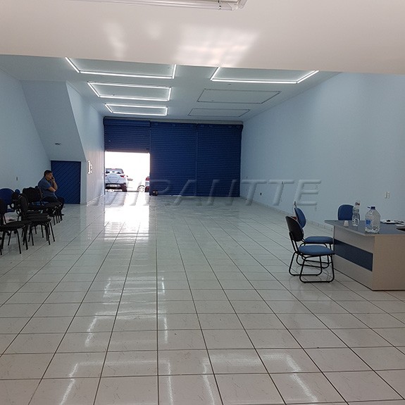 Comercial de 750m² em Limão
