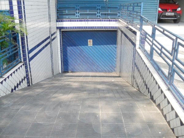 Comercial de 750m² em Limão