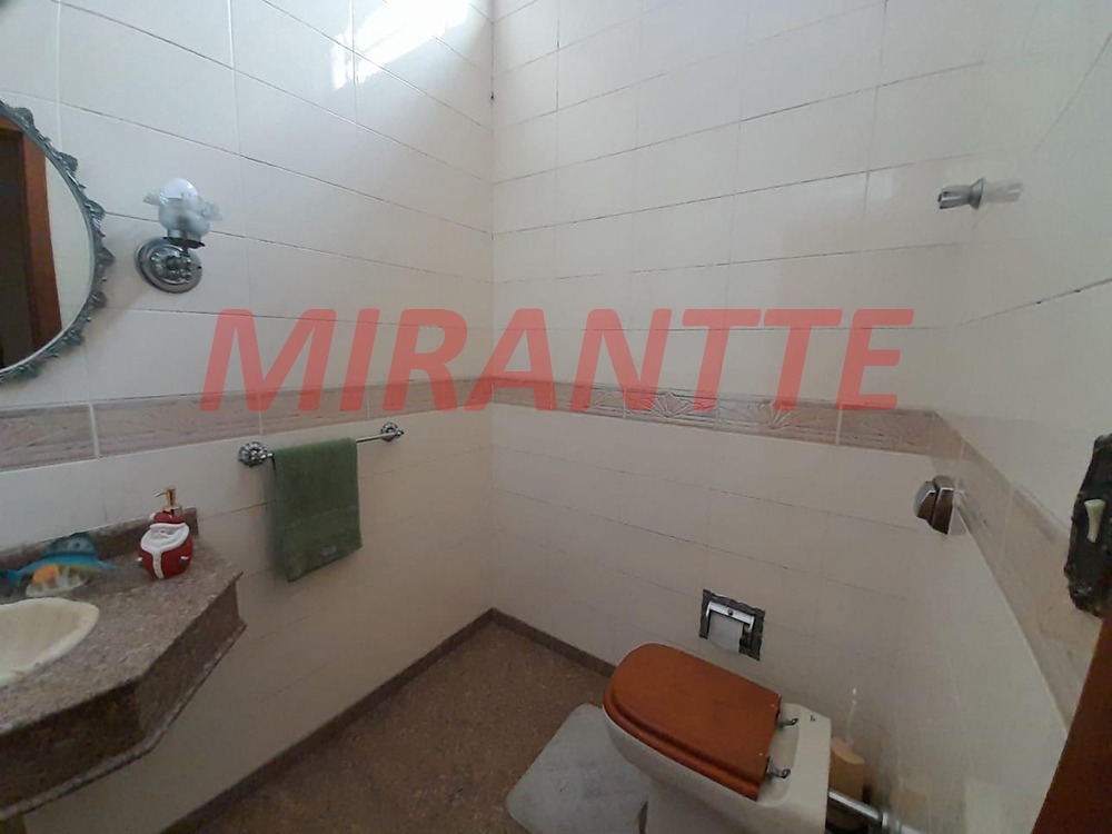 Casa terrea de 376m² com 6 quartos em Vila Nivi