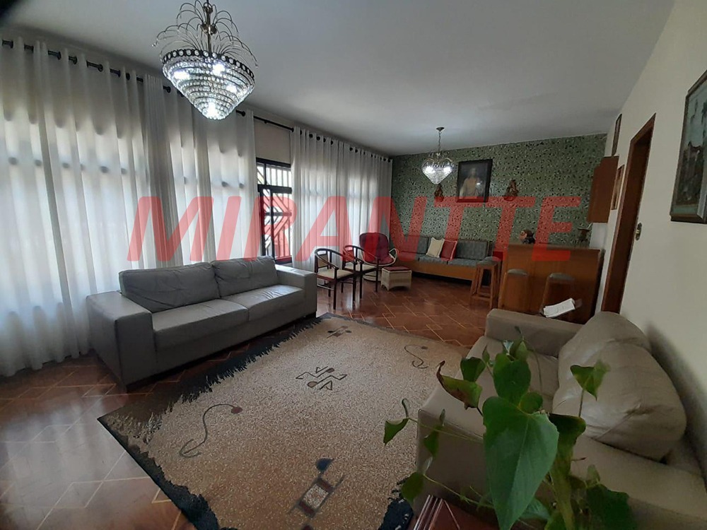 Casa terrea de 376m² com 6 quartos em Vila Nivi