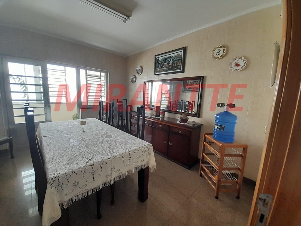 Casa terrea de 376m² com 6 quartos em Vila Nivi