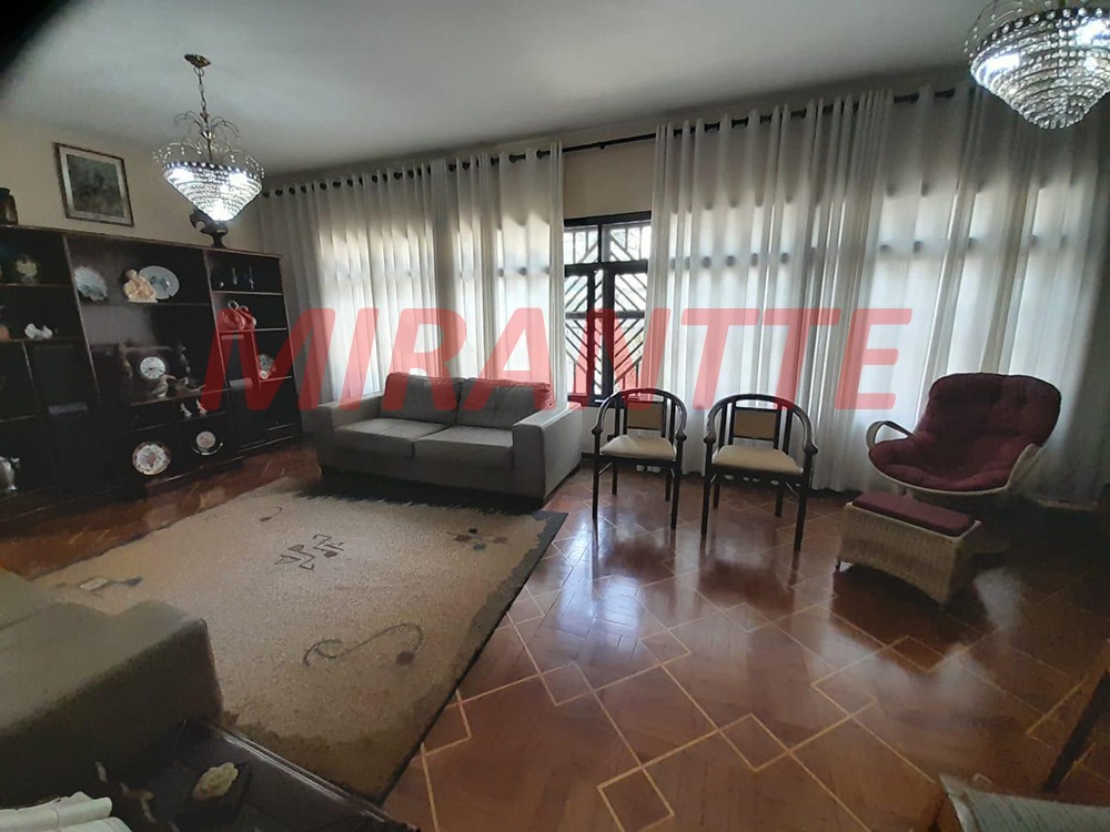 Casa terrea de 376m² com 6 quartos em Vila Nivi