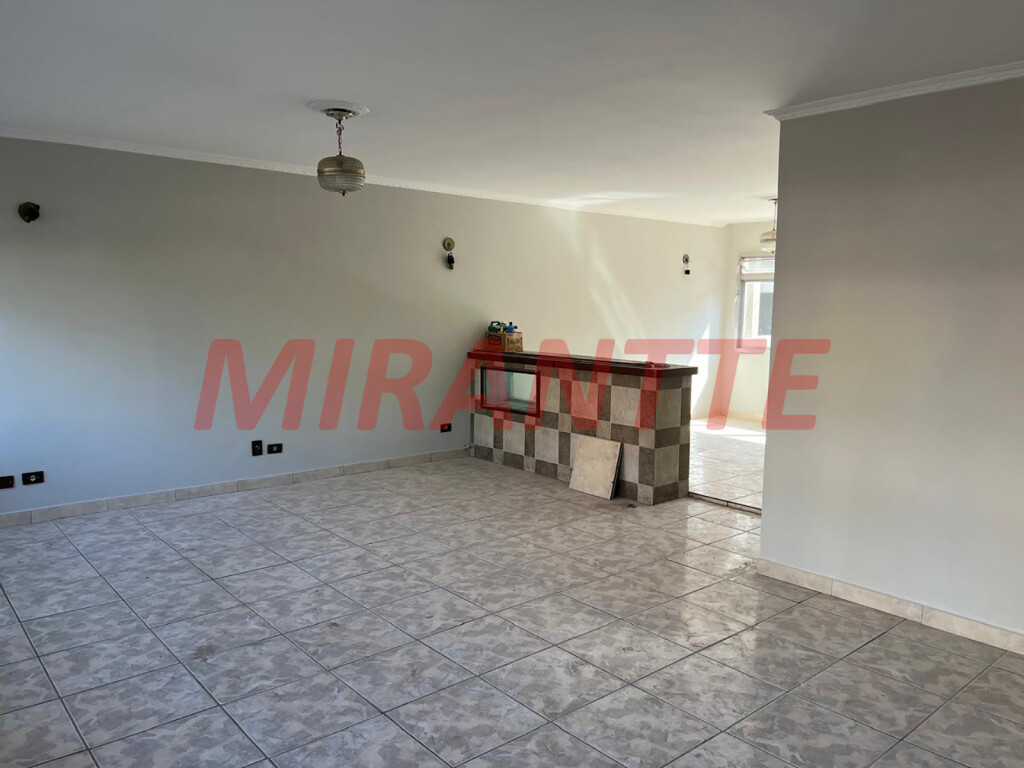 Sobrado de 350m² com 3 quartos em Santa Teresinha