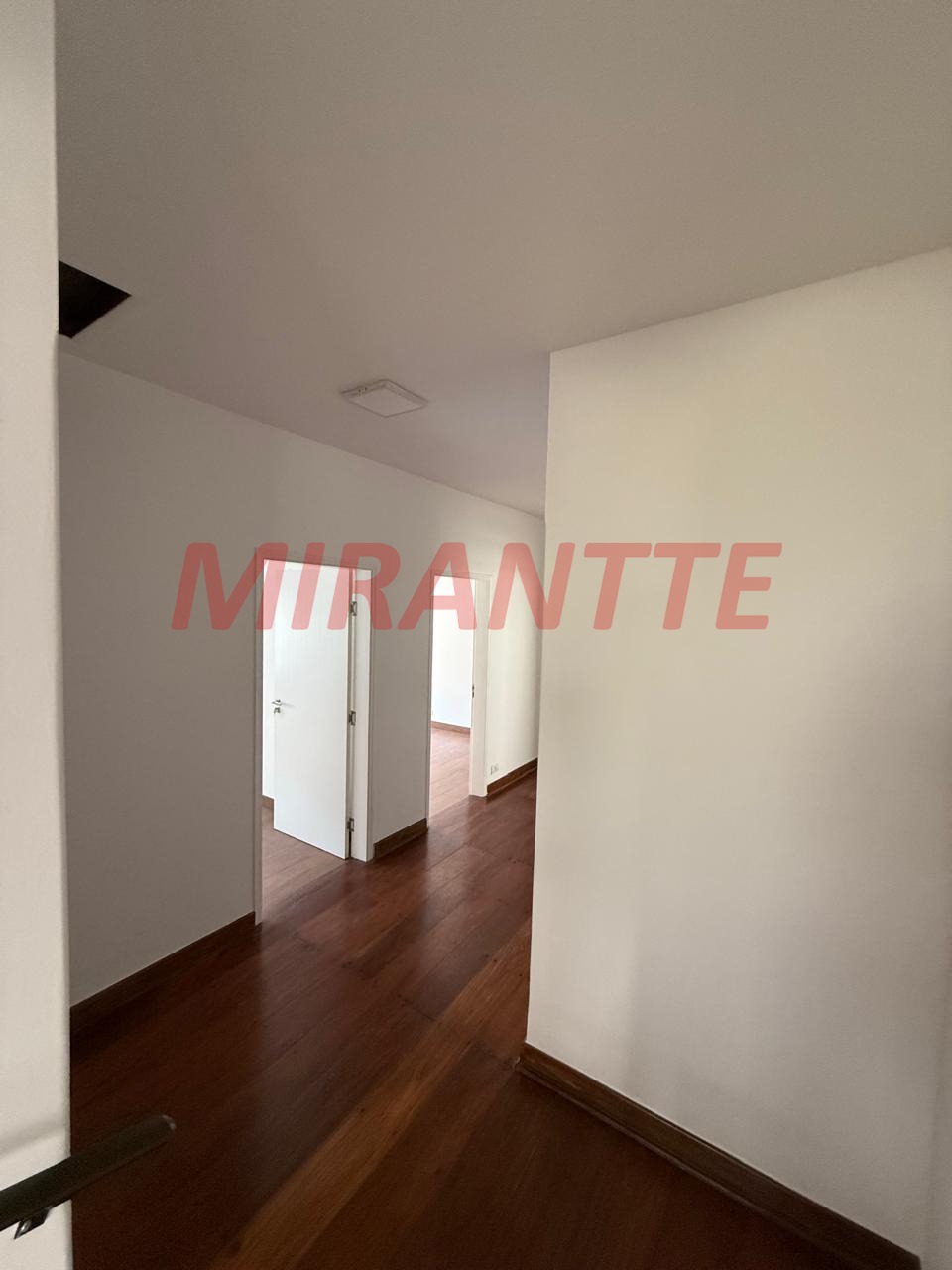 Cond. fechado de 284m² com 3 quartos em Serra da Cantareira