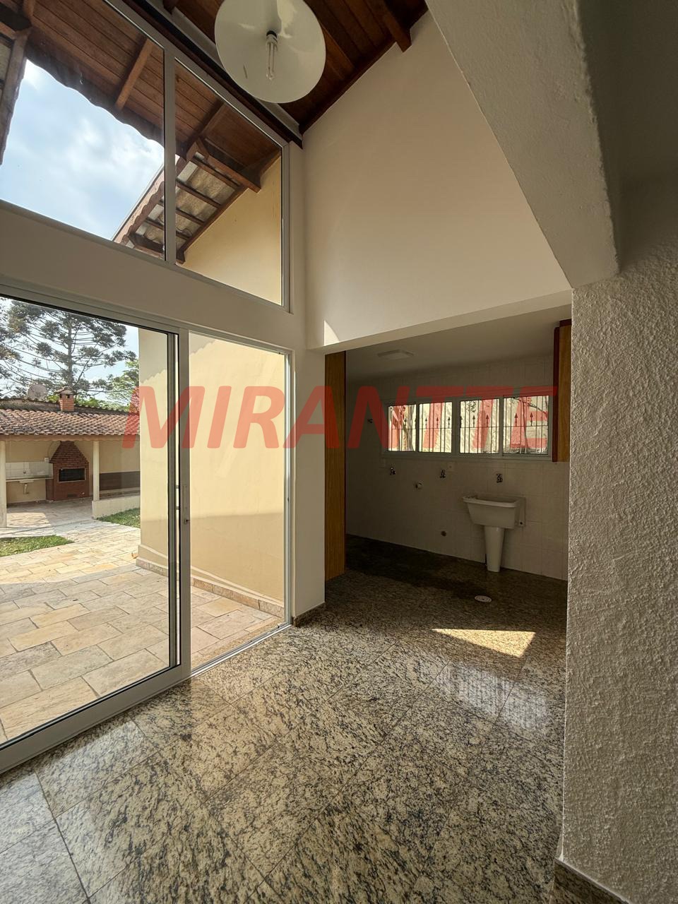 Cond. fechado de 284m² com 3 quartos em Serra da Cantareira