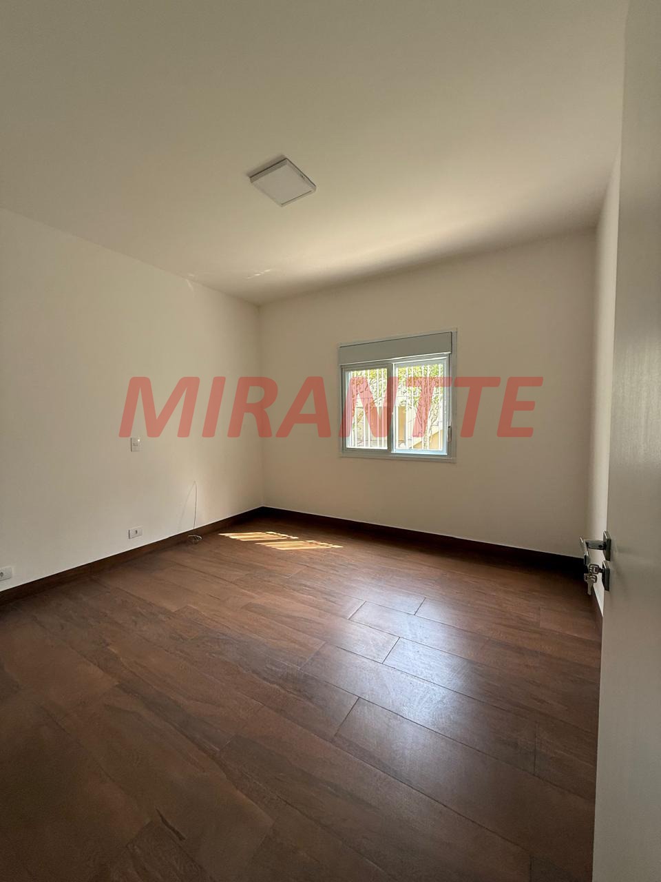 Cond. fechado de 284m² com 3 quartos em Serra da Cantareira