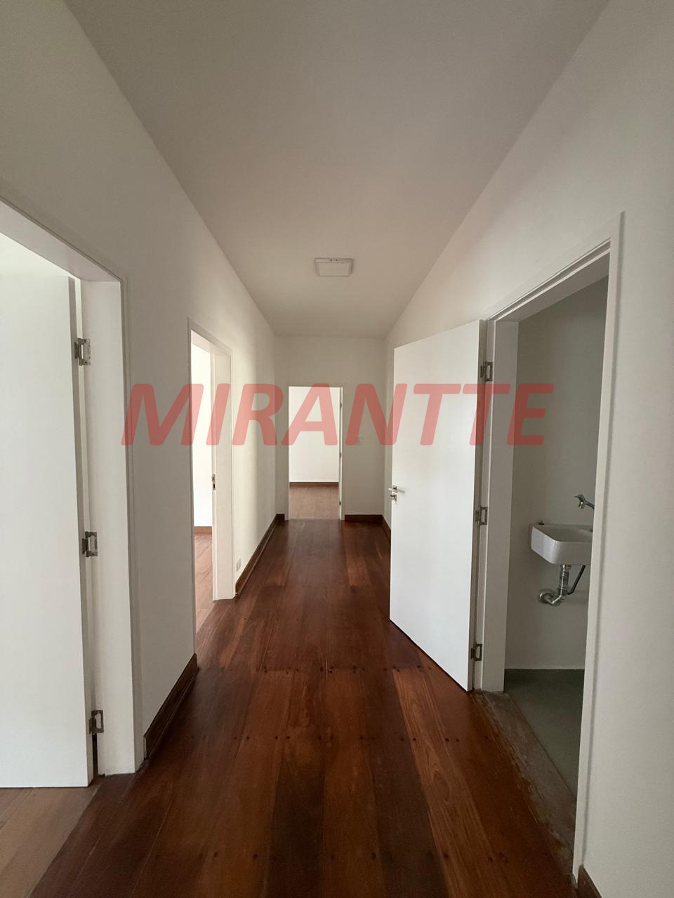 Cond. fechado de 284m² com 3 quartos em Serra da Cantareira