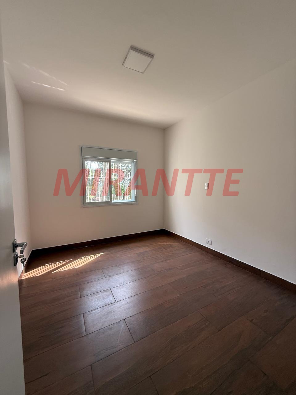 Cond. fechado de 284m² com 3 quartos em Serra da Cantareira