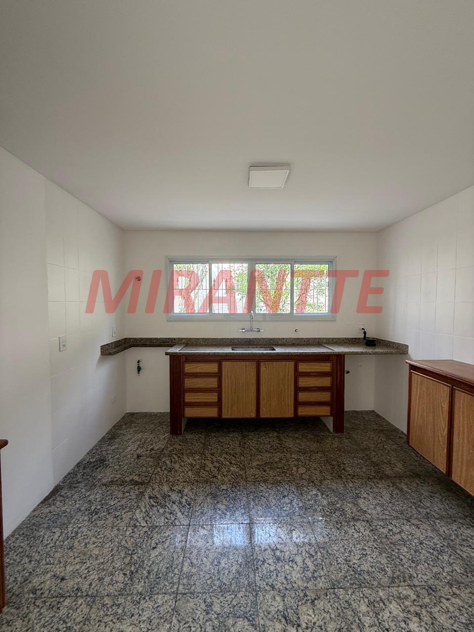 Cond. fechado de 284m² com 3 quartos em Serra da Cantareira