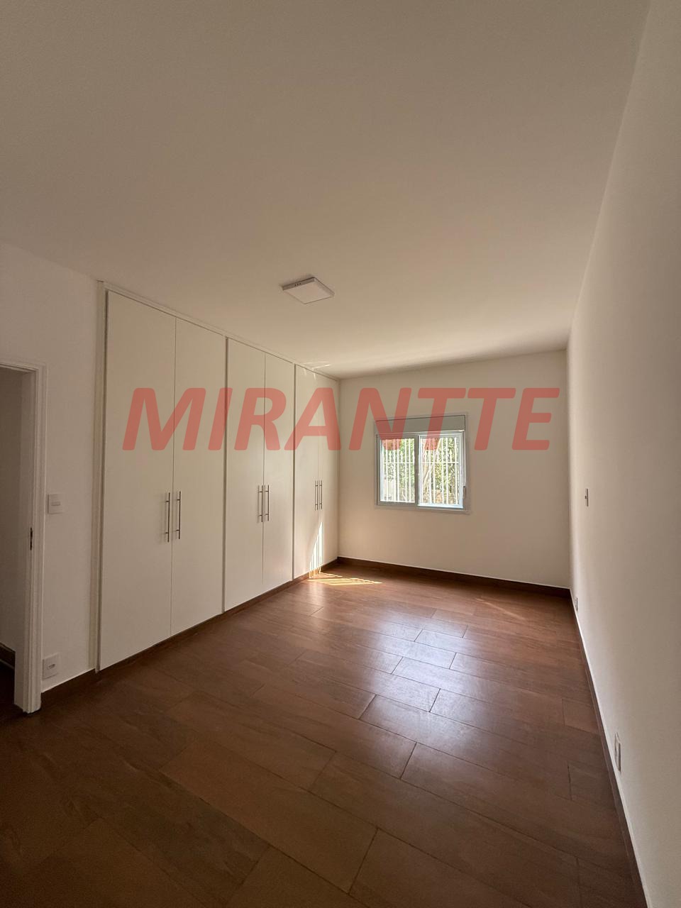Cond. fechado de 284m² com 3 quartos em Serra da Cantareira