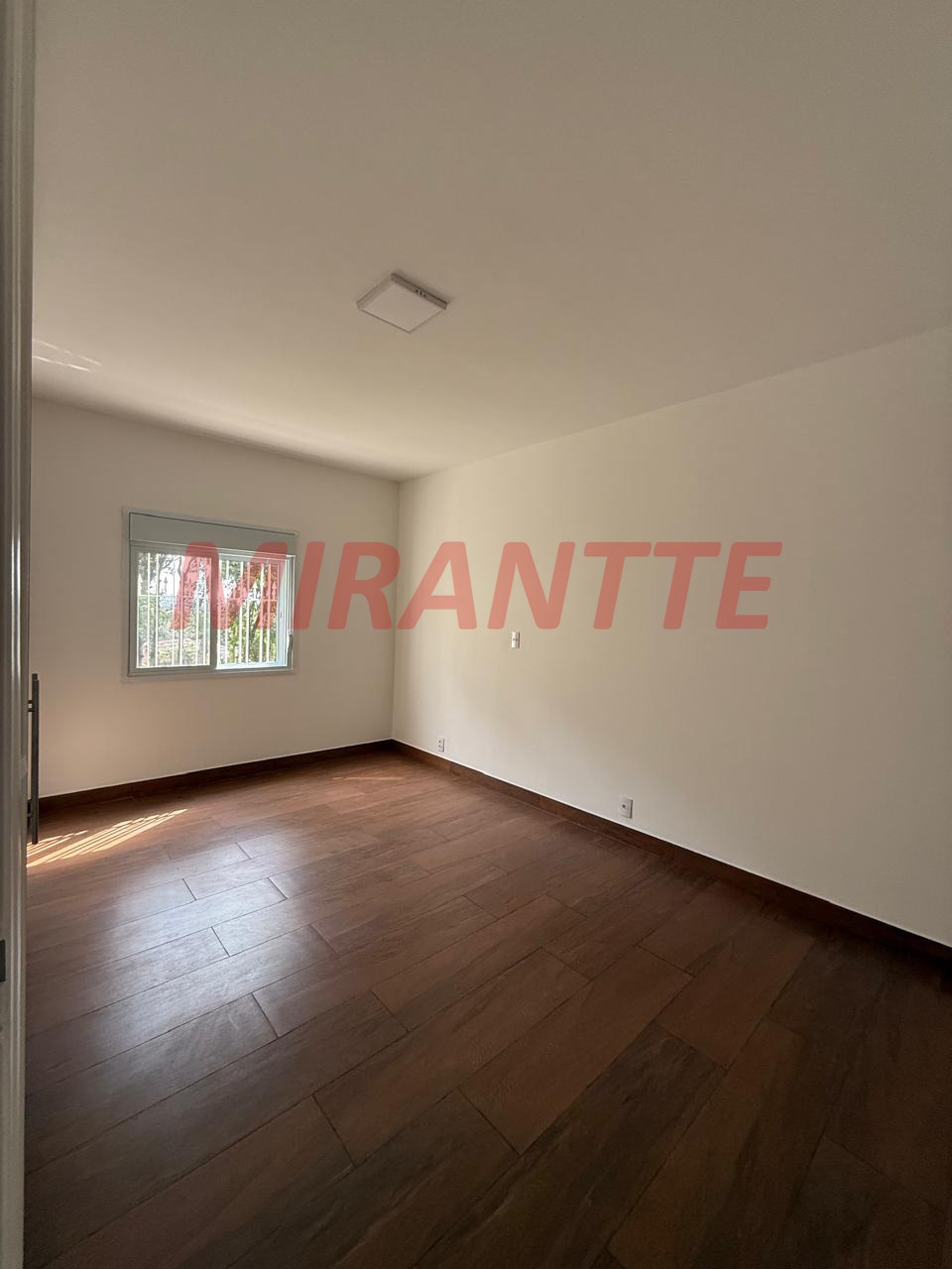 Cond. fechado de 284m² com 3 quartos em Serra da Cantareira