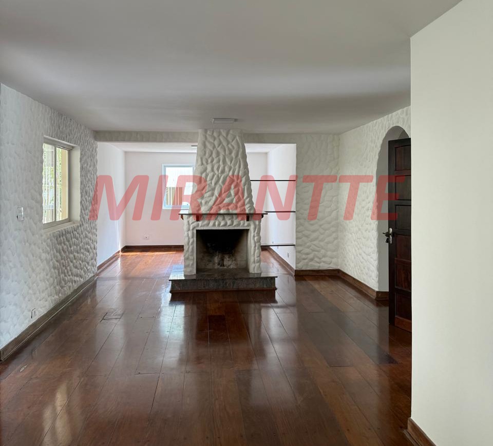 Cond. fechado de 284m² com 3 quartos em Serra da Cantareira