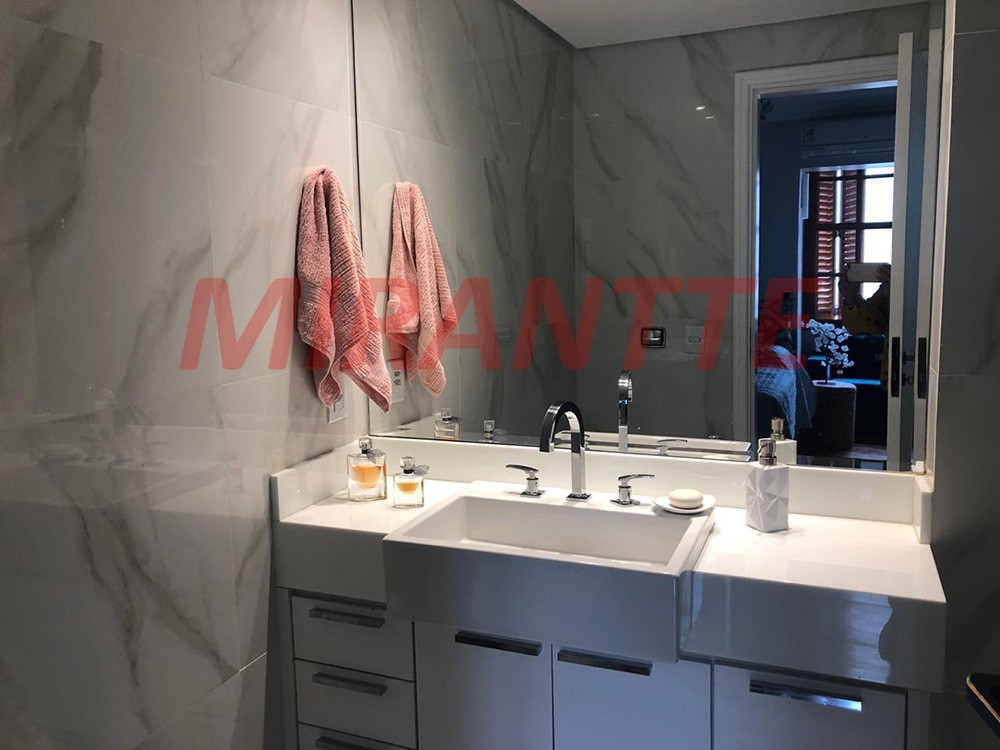 Sobrado de 310m² com 4 quartos em Jardim Floresta