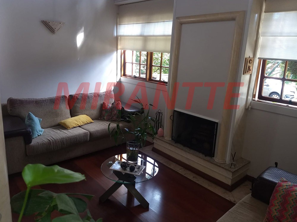 Sobrado de 310m² com 4 quartos em Jardim Floresta