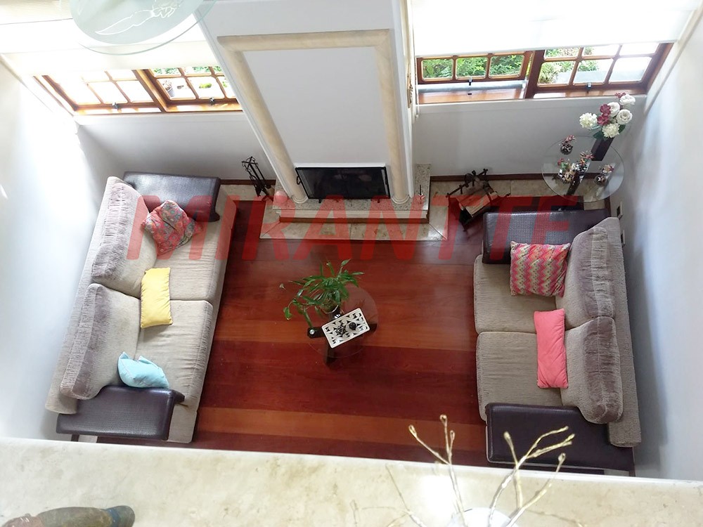 Sobrado de 310m² com 4 quartos em Jardim Floresta