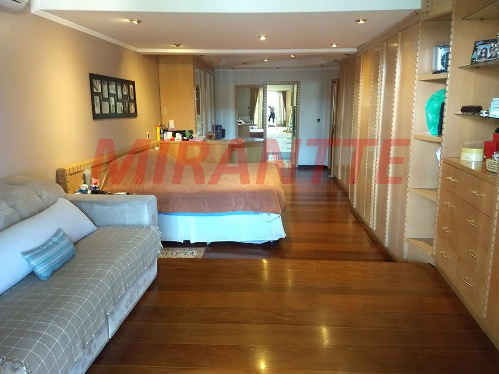 Sobrado de 310m² com 4 quartos em Jardim Floresta
