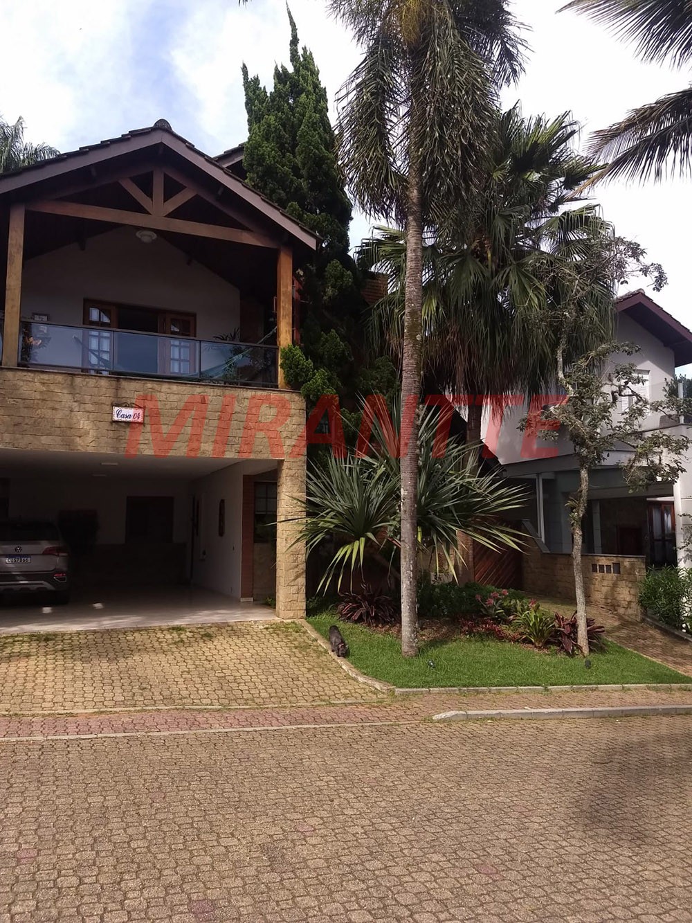 Sobrado de 310m² com 4 quartos em Jardim Floresta