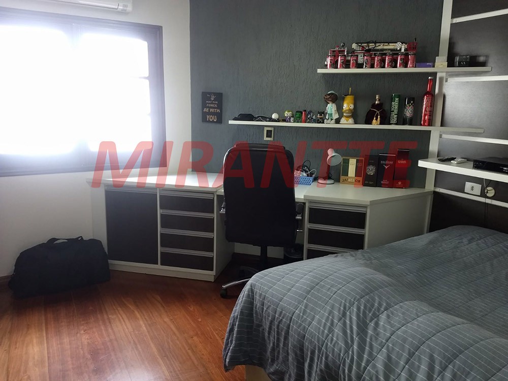 Sobrado de 310m² com 4 quartos em Jardim Floresta