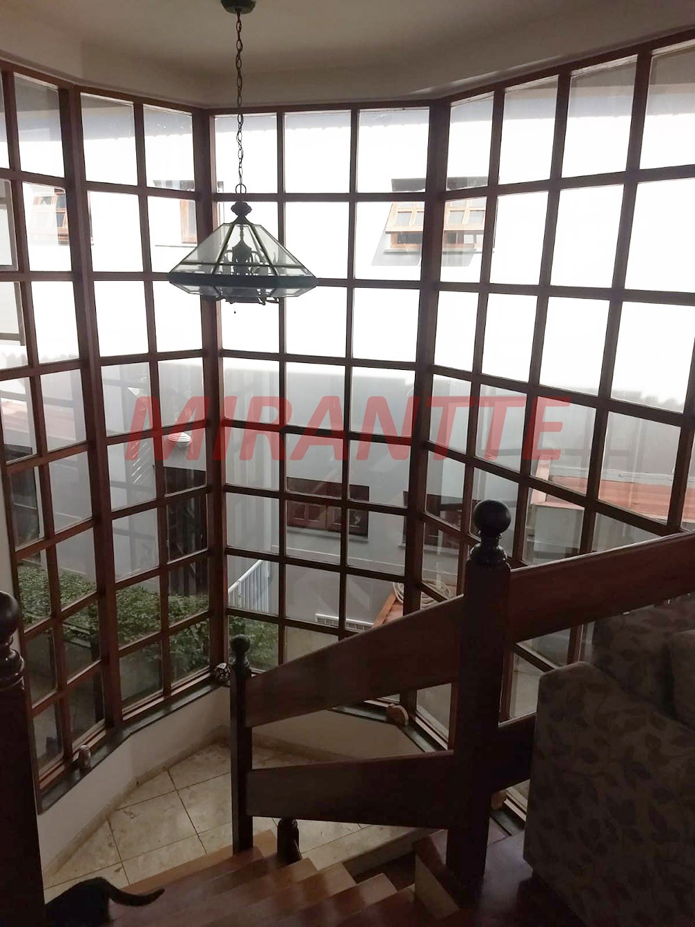 Sobrado de 310m² com 4 quartos em Jardim Floresta