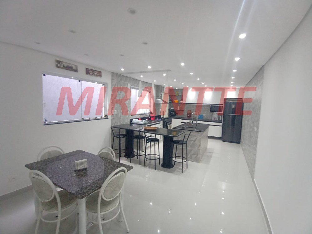 Sobrado de 185m² com 4 quartos em Tremembe