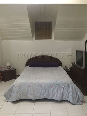 Cond. fechado de 110m² com 3 quartos em Santa Teresinha