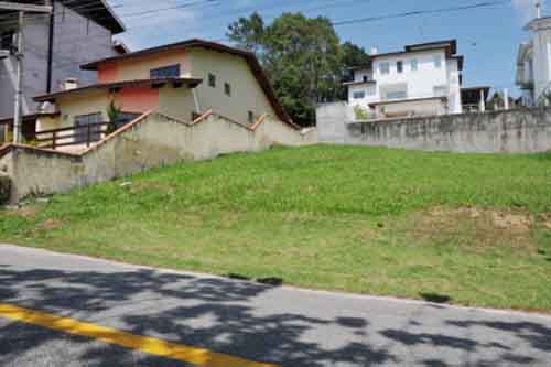 Terreno de 300m² em Educandário