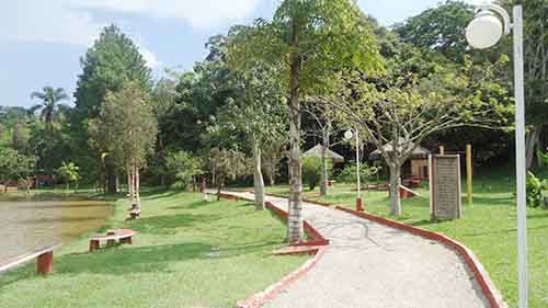 Terreno de 300m² em Educandário