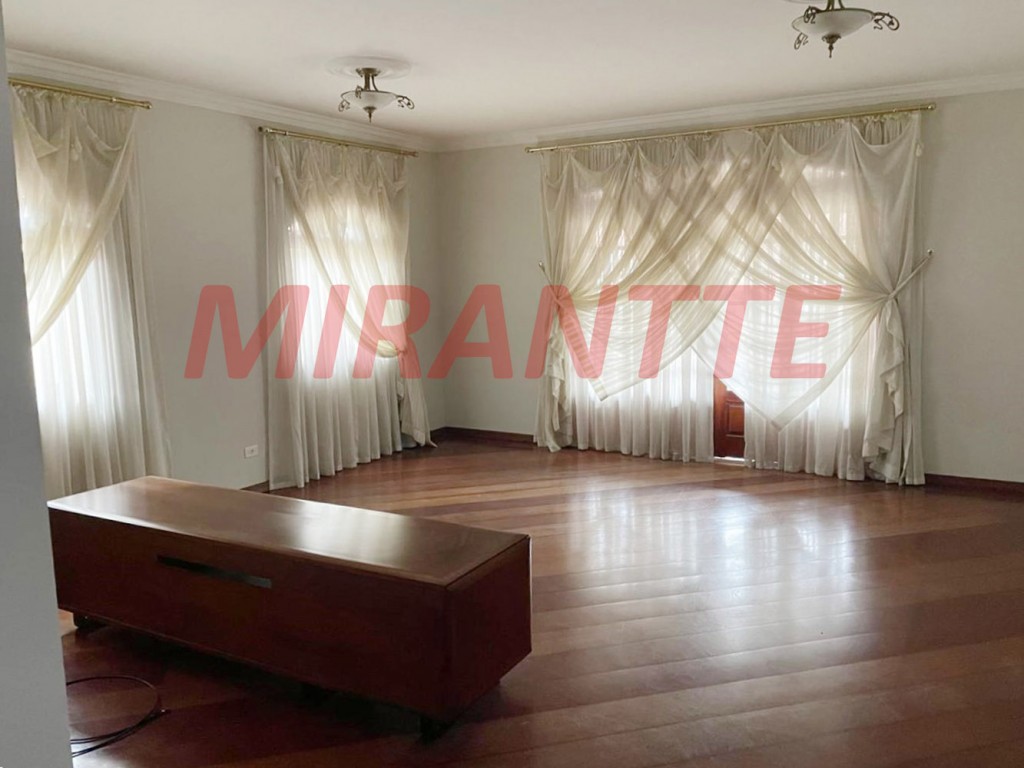 Sobrado de 330m² com 4 quartos em Barro Branco