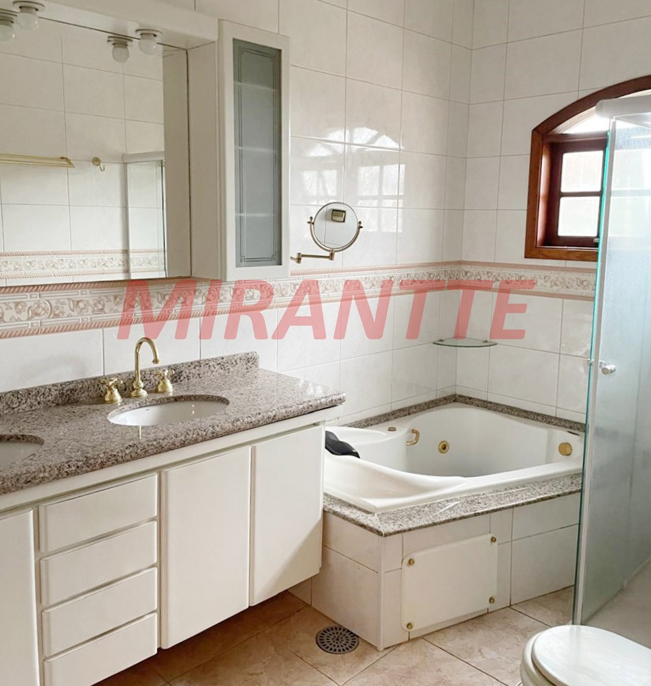 Sobrado de 330m² com 4 quartos em Barro Branco