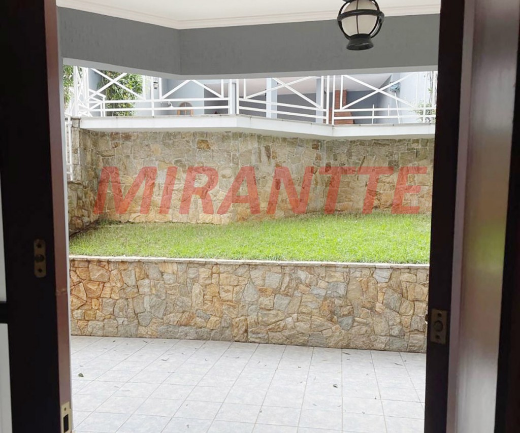 Sobrado de 330m² com 4 quartos em Barro Branco