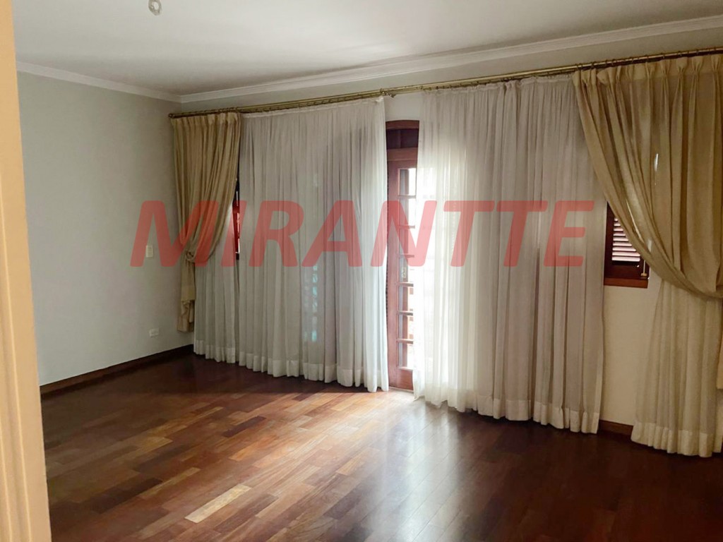 Sobrado de 330m² com 4 quartos em Barro Branco