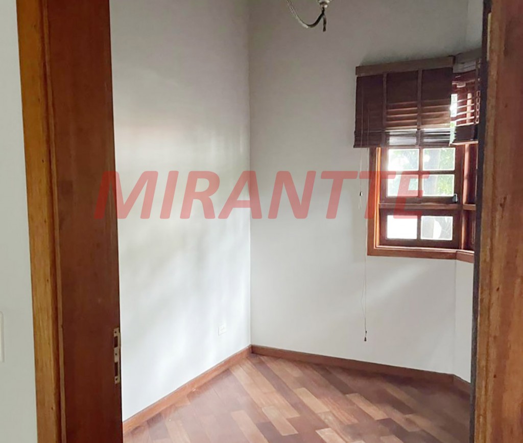 Sobrado de 330m² com 4 quartos em Barro Branco