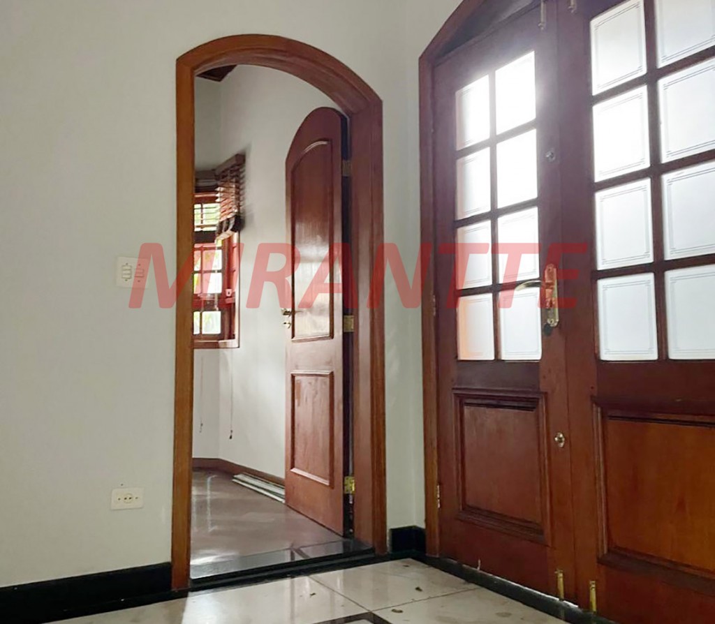 Sobrado de 330m² com 4 quartos em Barro Branco