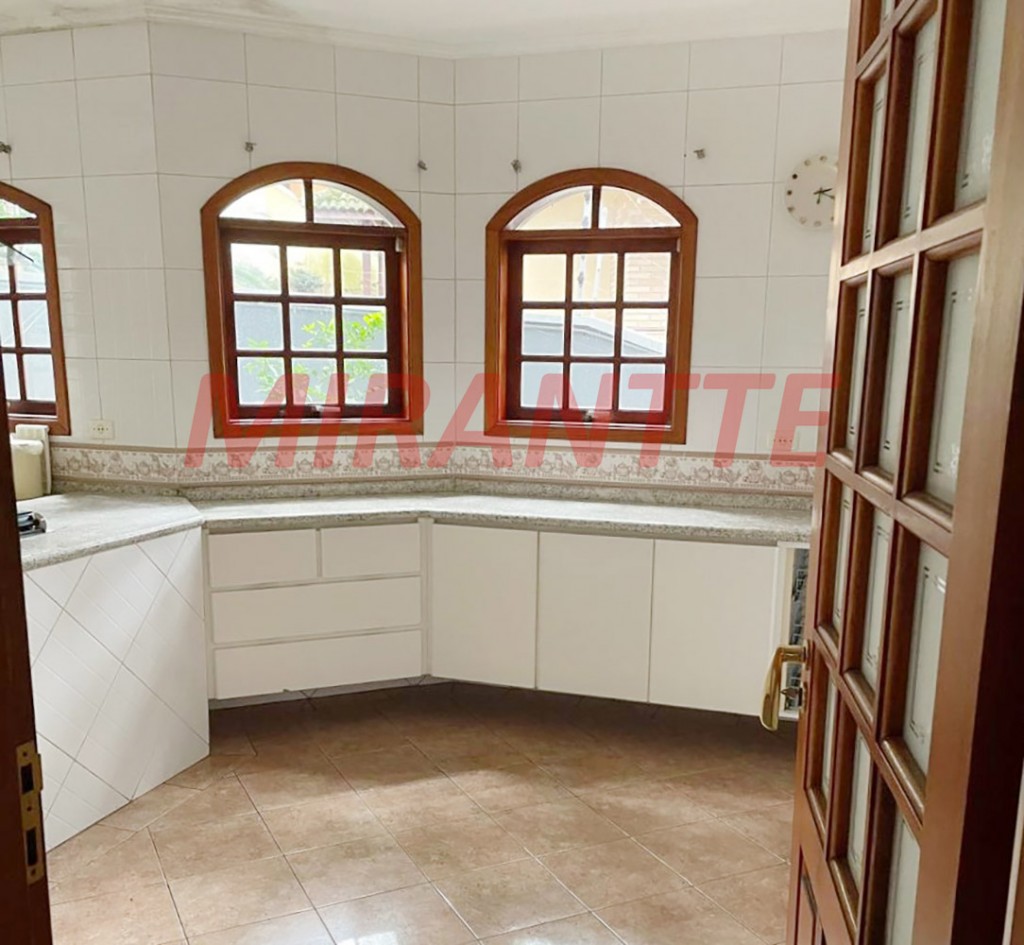 Sobrado de 330m² com 4 quartos em Barro Branco