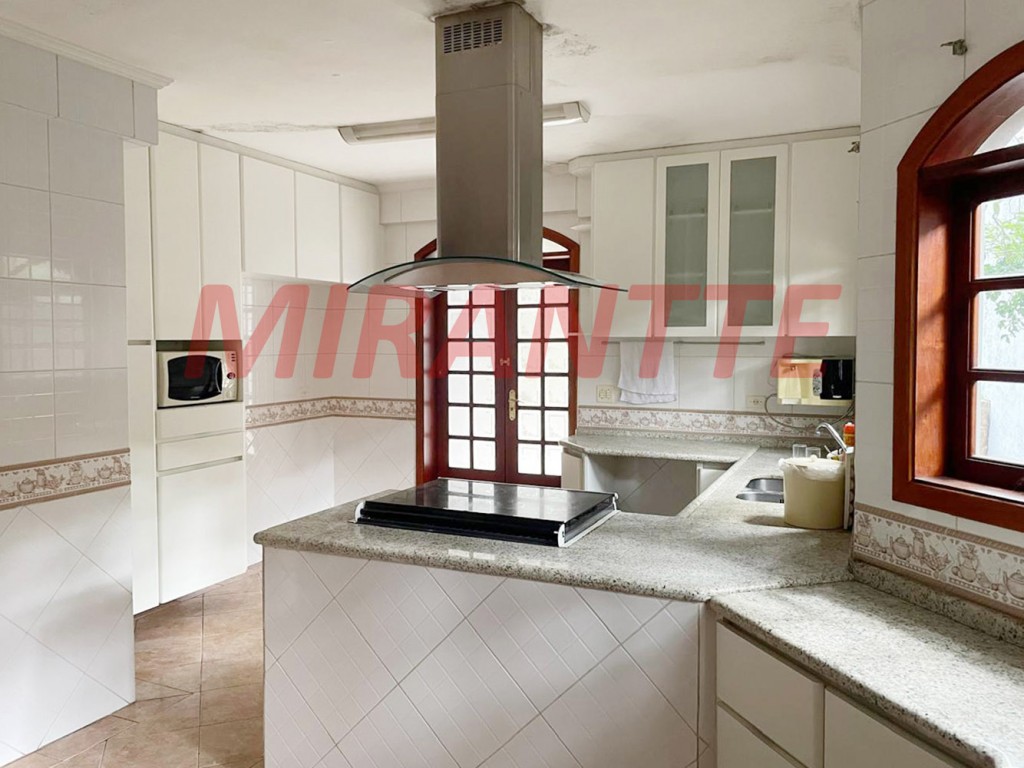 Sobrado de 330m² com 4 quartos em Barro Branco