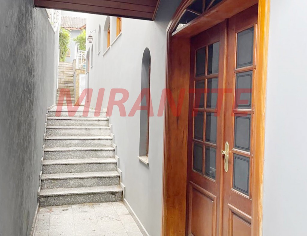 Sobrado de 330m² com 4 quartos em Barro Branco