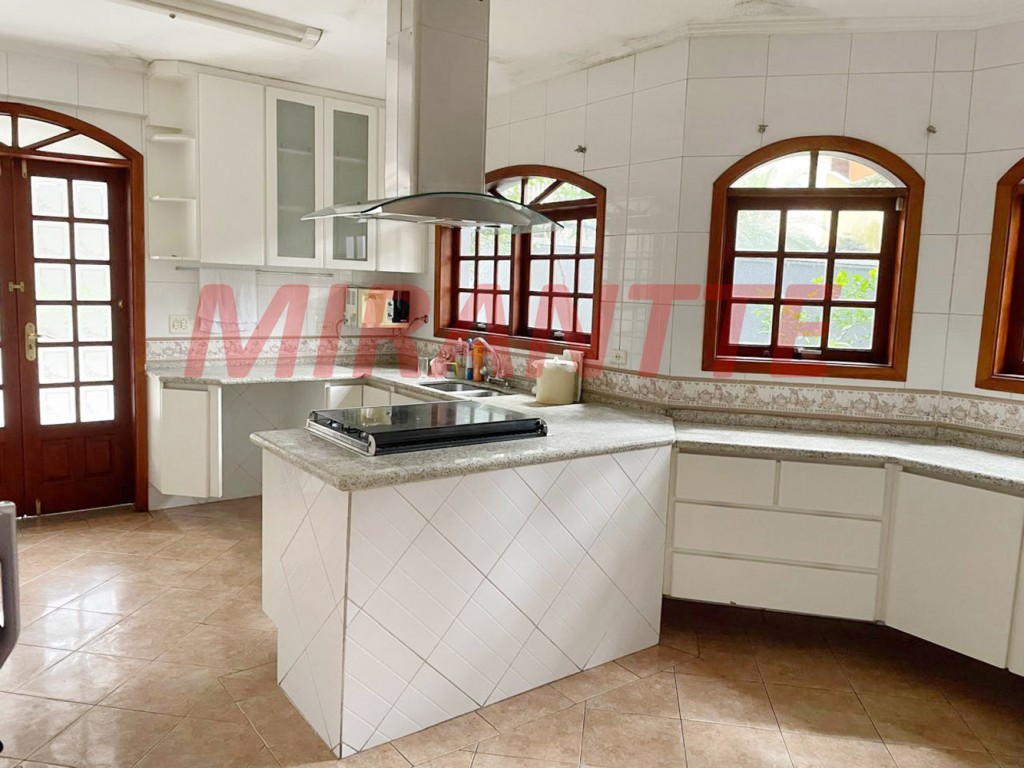 Sobrado de 330m² com 4 quartos em Barro Branco