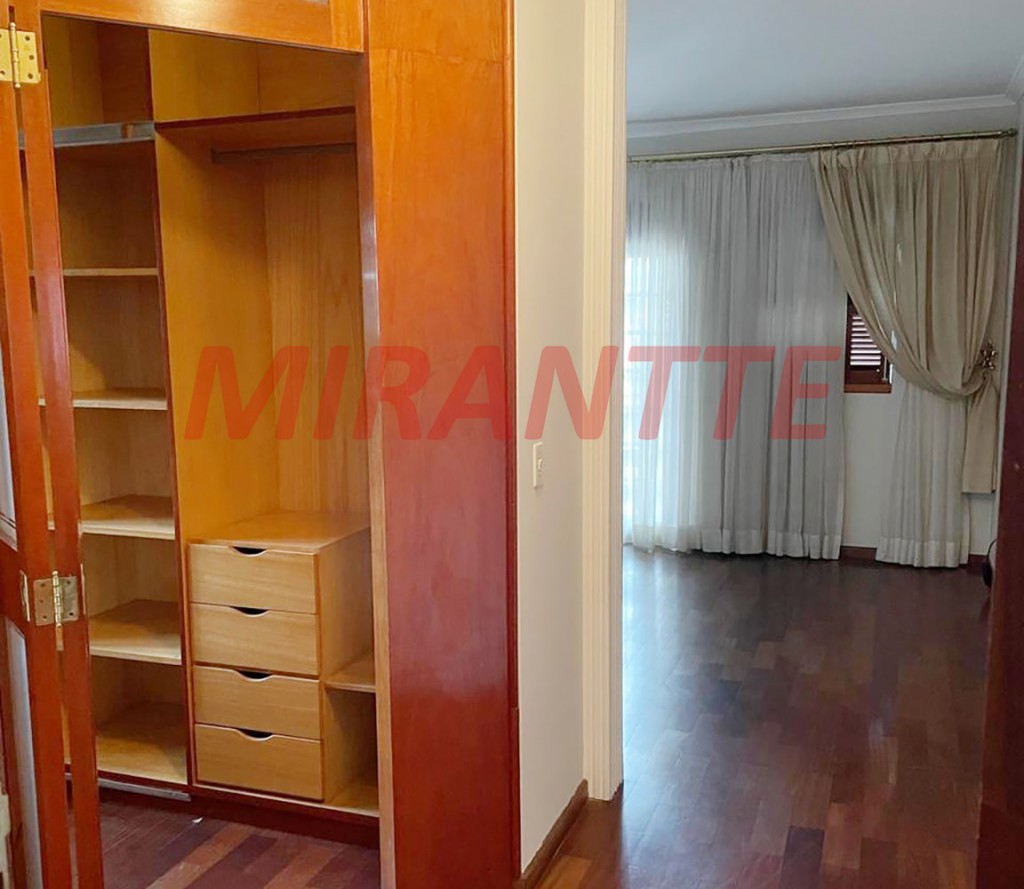 Sobrado de 330m² com 4 quartos em Barro Branco