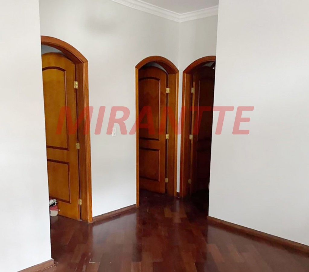 Sobrado de 330m² com 4 quartos em Barro Branco
