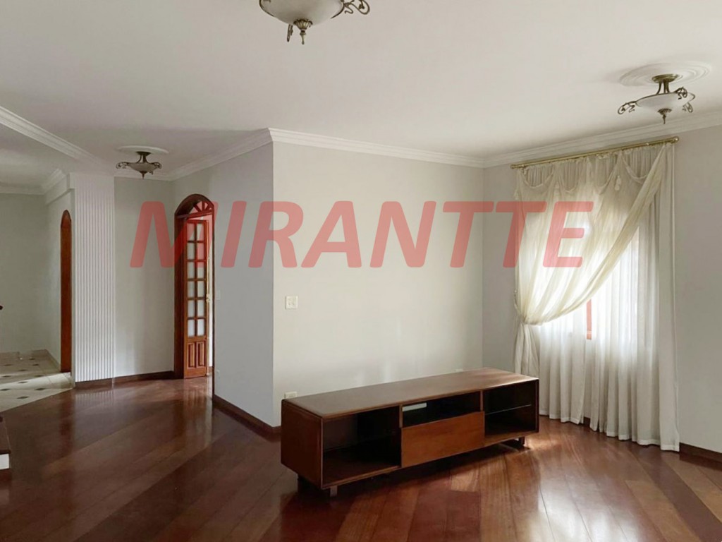 Sobrado de 330m² com 4 quartos em Barro Branco