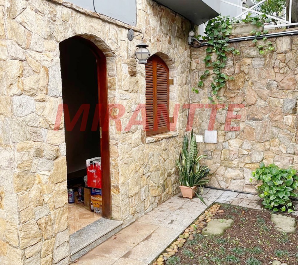 Sobrado de 330m² com 4 quartos em Barro Branco