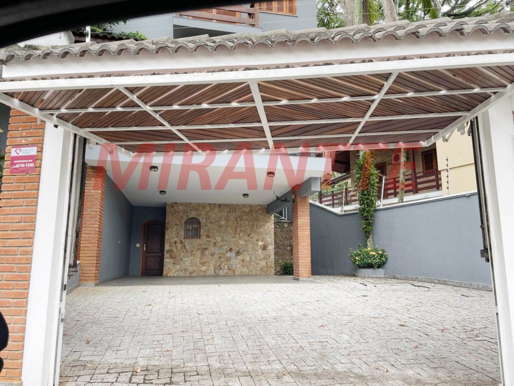 Sobrado de 330m² com 4 quartos em Barro Branco