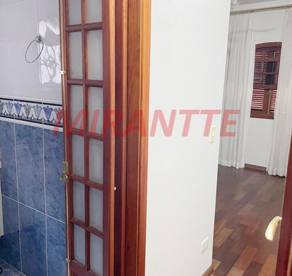 Sobrado de 330m² com 4 quartos em Barro Branco