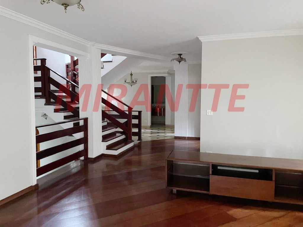 Sobrado de 330m² com 4 quartos em Barro Branco