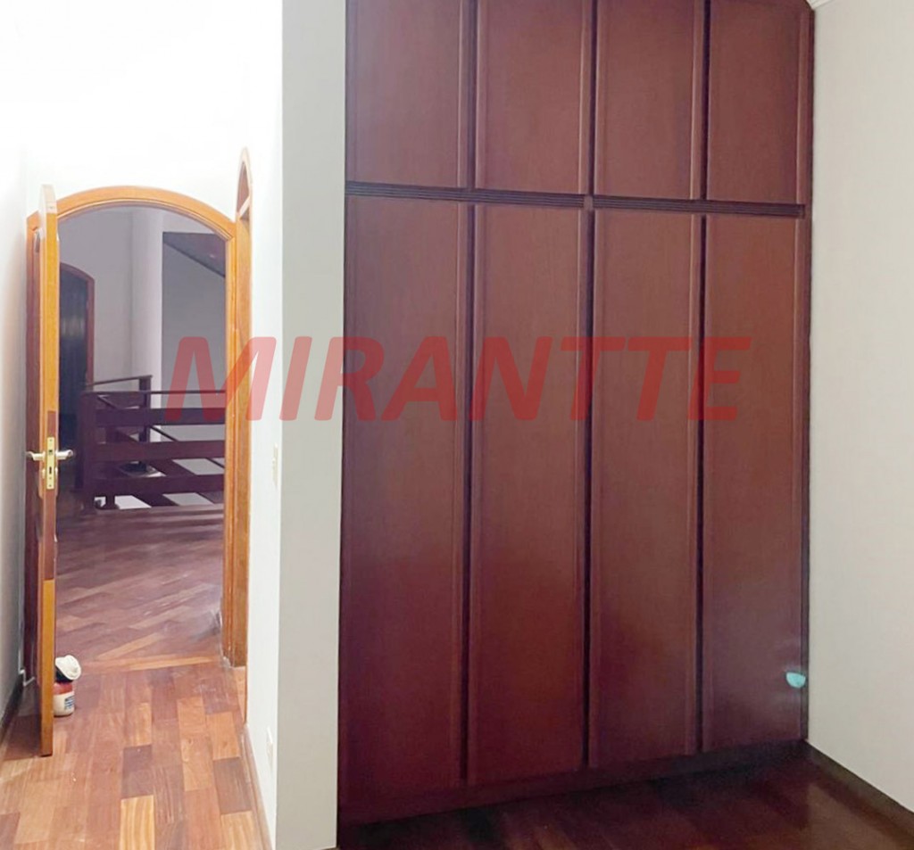 Sobrado de 330m² com 4 quartos em Barro Branco