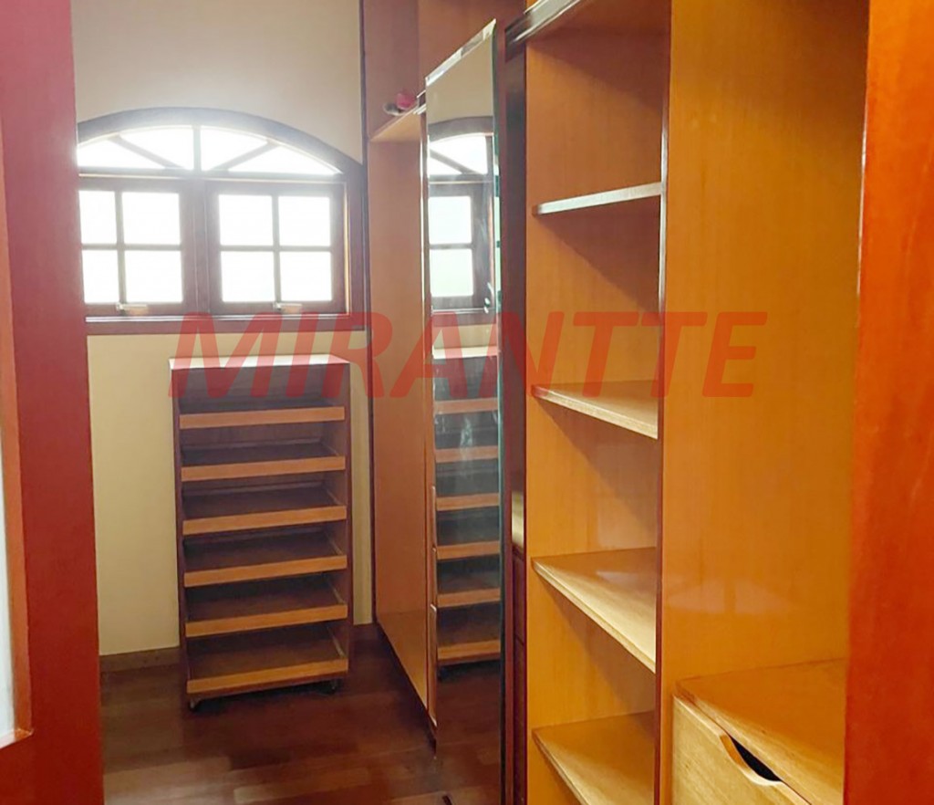 Sobrado de 330m² com 4 quartos em Barro Branco