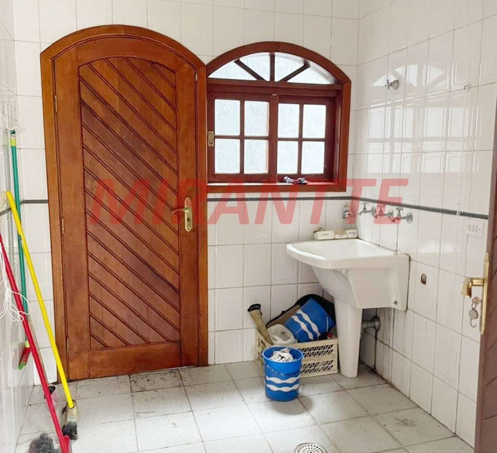 Sobrado de 330m² com 4 quartos em Barro Branco