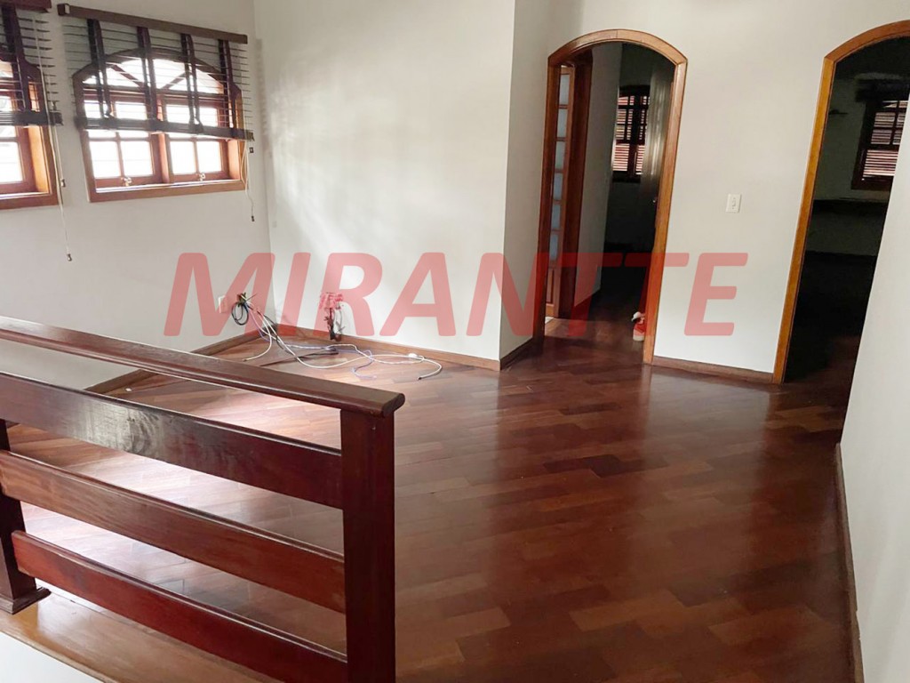 Sobrado de 330m² com 4 quartos em Barro Branco